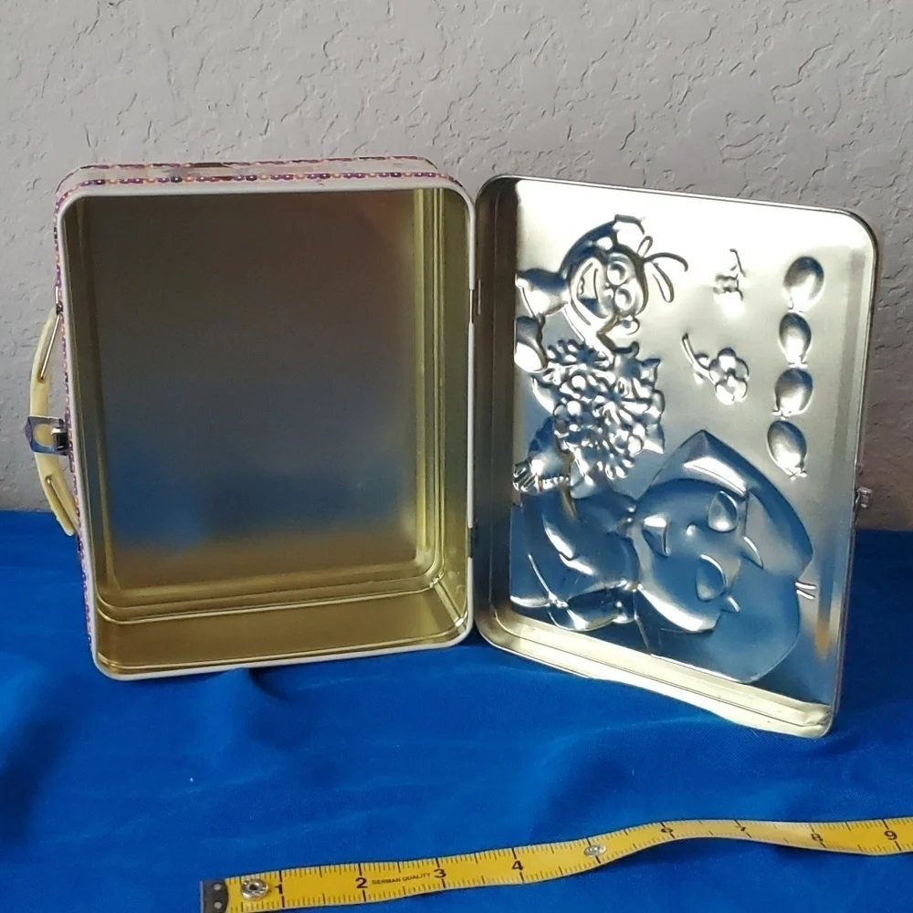 2005 Dora the Explorer tin box metal lunch box Beauty in Bloom